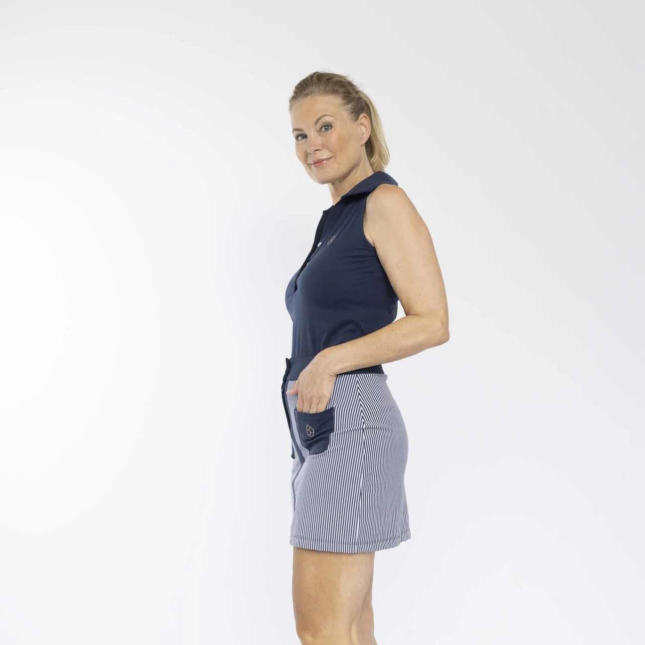 Bardot Top Dark Navy – Stijlvolle dames golftop met comfortabele pasvorm - Afbeelding 2